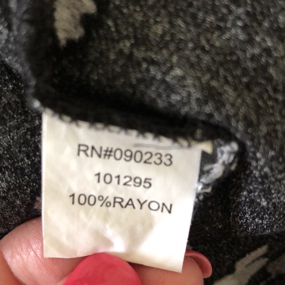 Kendall & Kylie Floral V Neck Choker Blouse in Size Small - Picture 9 of 10